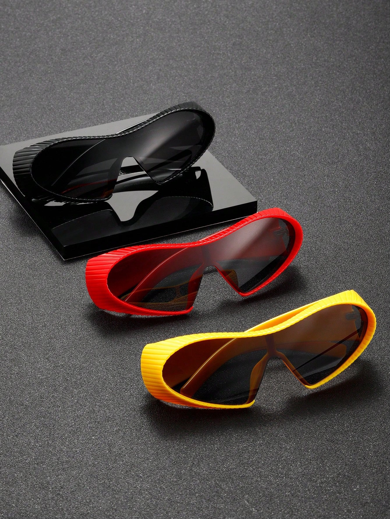 1pc Men's Avant-Garde Exaggerated Abstract Frame Fashion Glasses, Futuristic Large Connected Frame, European American Street Fashion, Red, Yellow, Silver Colors, For Parties, Football, Basketball, Baseball Games